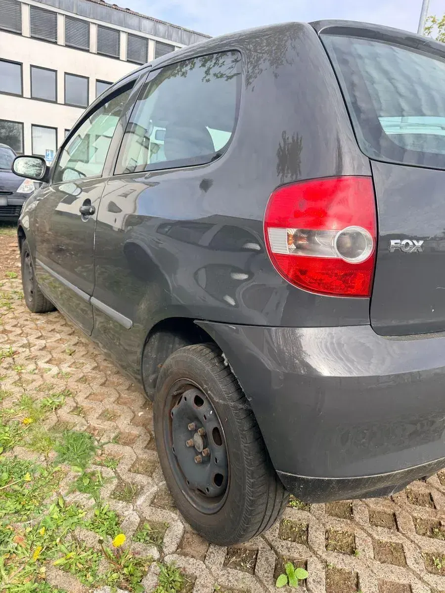 Usata VW Fox 54 CV (39 kW) 2006 Grigio Utilitaria
