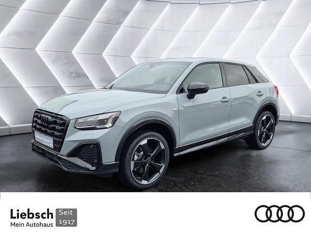 Grau Neu 2025 Audi Q2 Competition SUV | 43.490 € (Teuer) - Bild 1/4