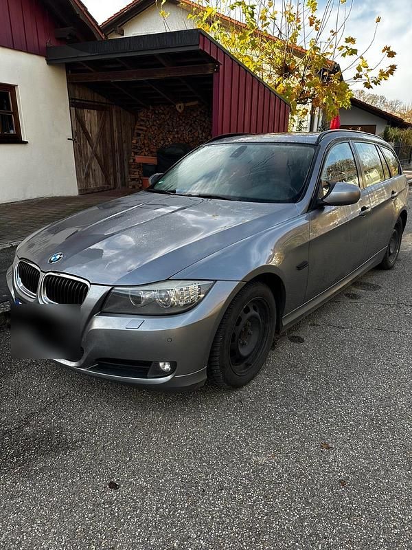 Gebraucht BMW 318 143 PS (105 kW) 2012 Grau Kombi