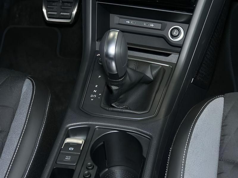 Gebraucht VW Touran 150 PS (110 kW) 2025 Silber Van / Kleinbus