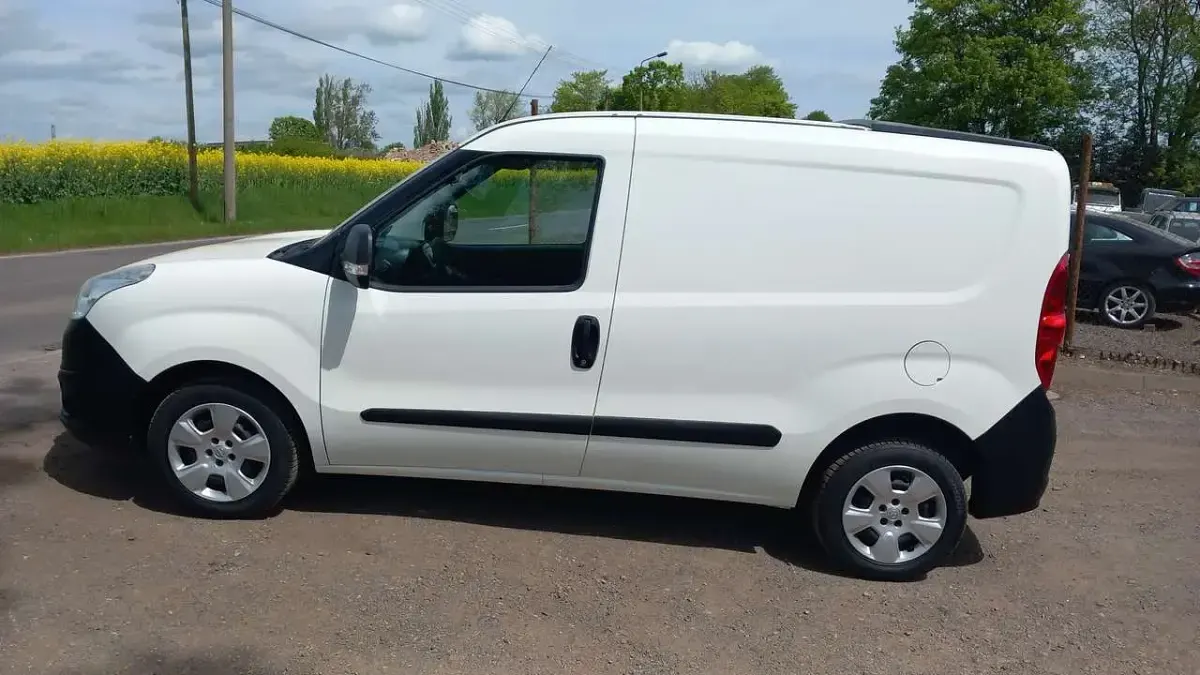 Używany Opel Combo 90 KM (66 kW) 2016 Biały Minivan