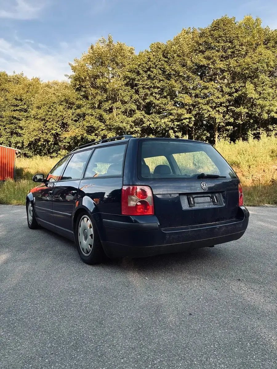 Gebraucht VW Passat 131 PS (96 kW) 2003 Blau Kombi