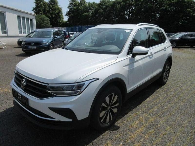 Gebraucht VW Tiguan Move 150 PS (110 kW) 2024 Oryxweiß perlmutteffekt SUV