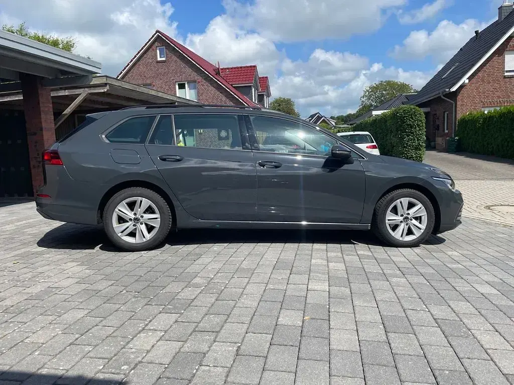 Gebraucht VW Golf VIII Life 116 PS (85 kW) 2022 Grau Kombi