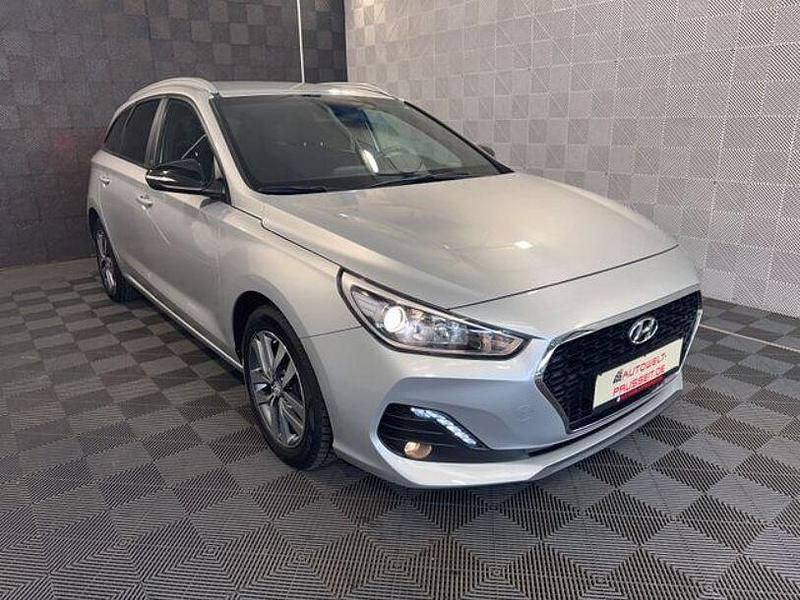 Silber Gebraucht 2018 Hyundai i30 Style Limousine | 15.910 € (Fairer Preis) - Bild 1/4