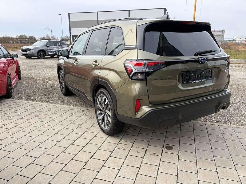 Neu Subaru Forester Platinum 136 PS (100 kW) 2026 Autumn green SUV