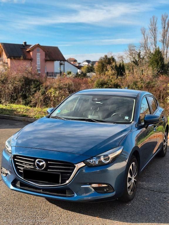 Blau Gebraucht 2017 Mazda 3 Center-Line Limousine | 10.900 € (Fairer Preis) - Bild 1/4