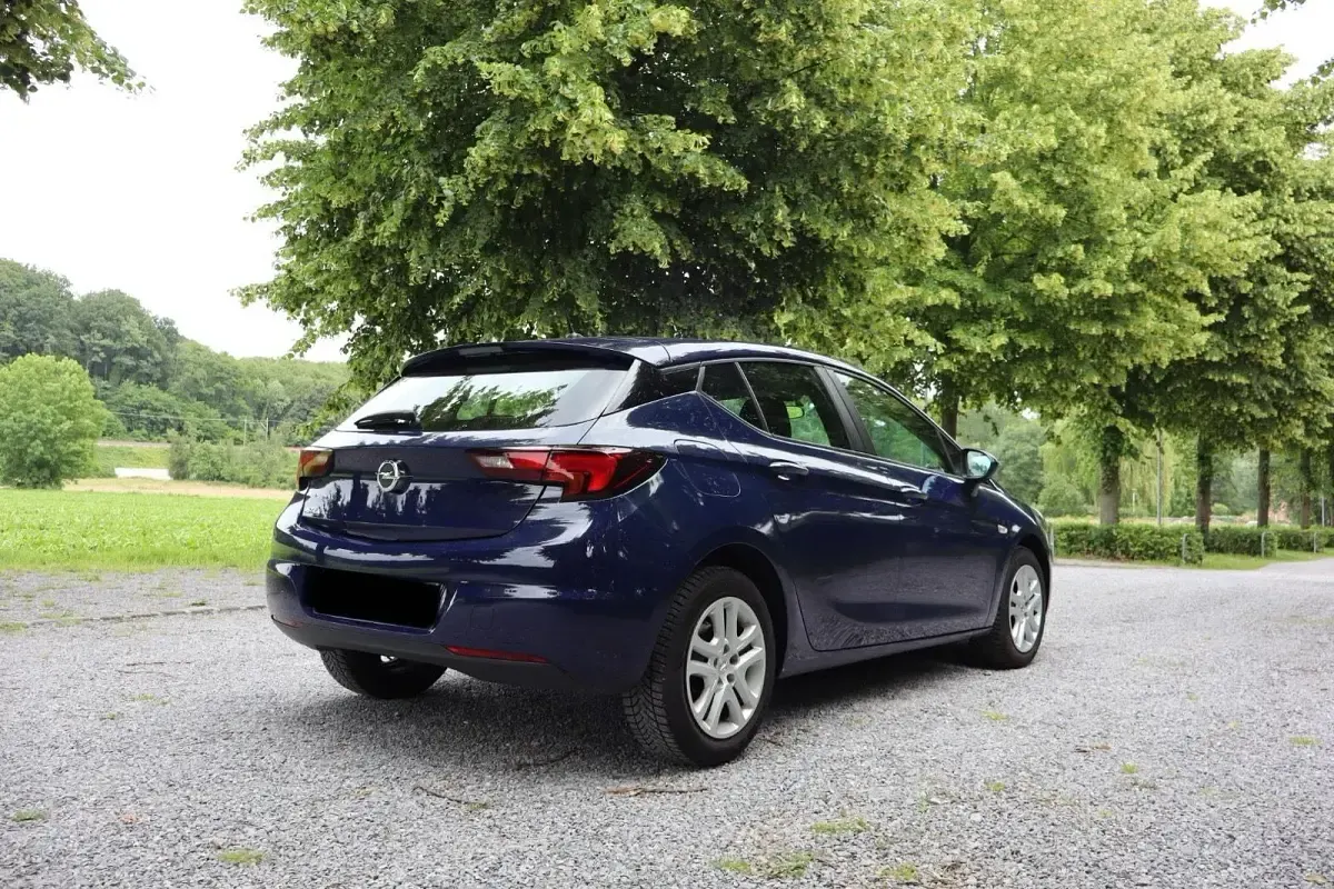 Gebraucht Opel Astra 101 PS (74 kW) 2017 Blau Limousine