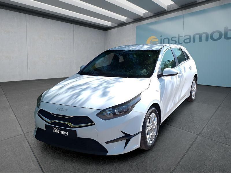 Weiß Neu 2024 Kia Ceed Kleinwagen | 22.199 € (Fairer Preis) - Bild 1/4