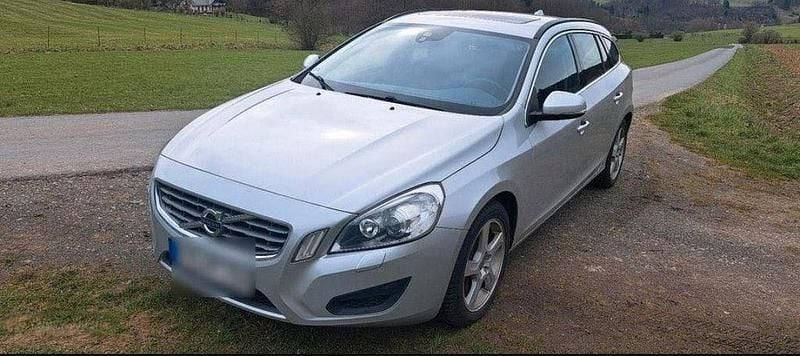Second-hand Volvo V60 215 CP (158 kW) 2013 Argintiu Break