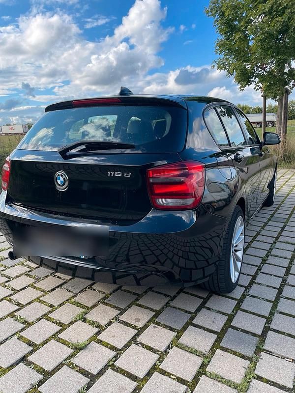 Gebraucht BMW 116 116 PS (85 kW) 2012 Schwarz Kleinwagen