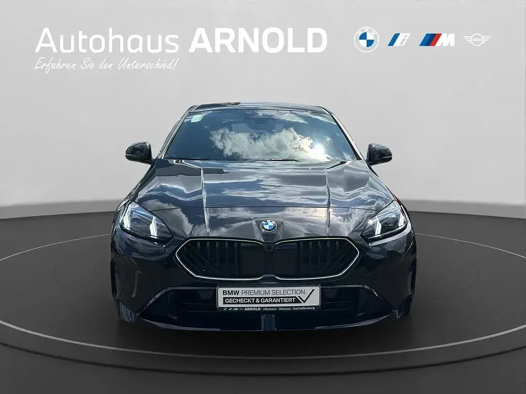 Gebraucht BMW 120 M Sport 163 PS (119 kW) 2026 Saphirschwarz Kleinwagen