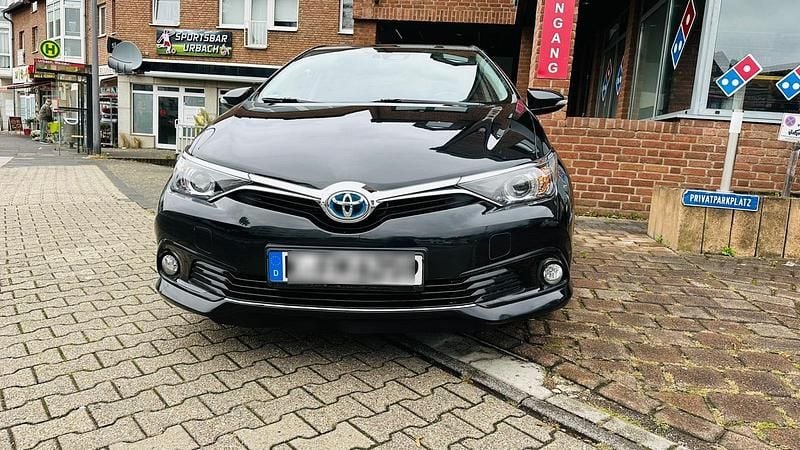 Schwarz Gebraucht 2017 Toyota Auris Hybrid Kombi | 11.800 € (Guter Preis) - Bild 1/4