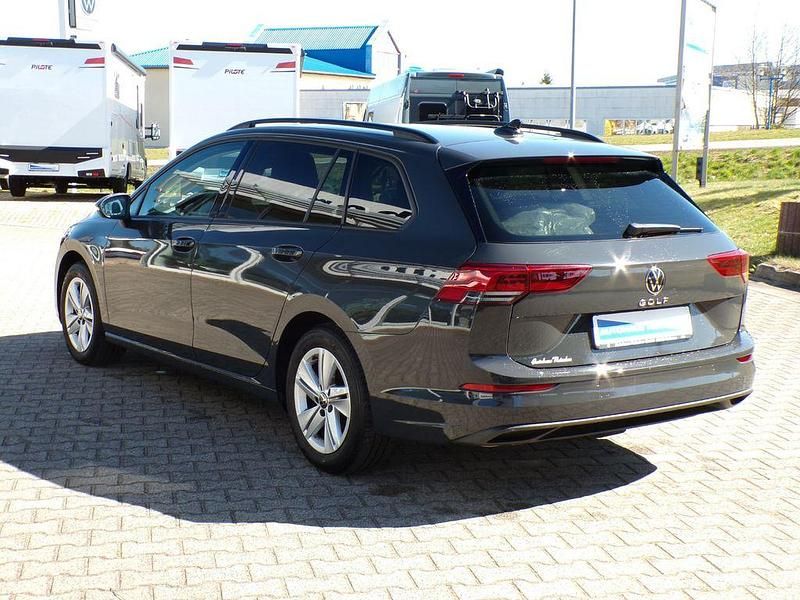 Gebraucht VW Golf VIII Life 131 PS (96 kW) 2023 Grau Kombi