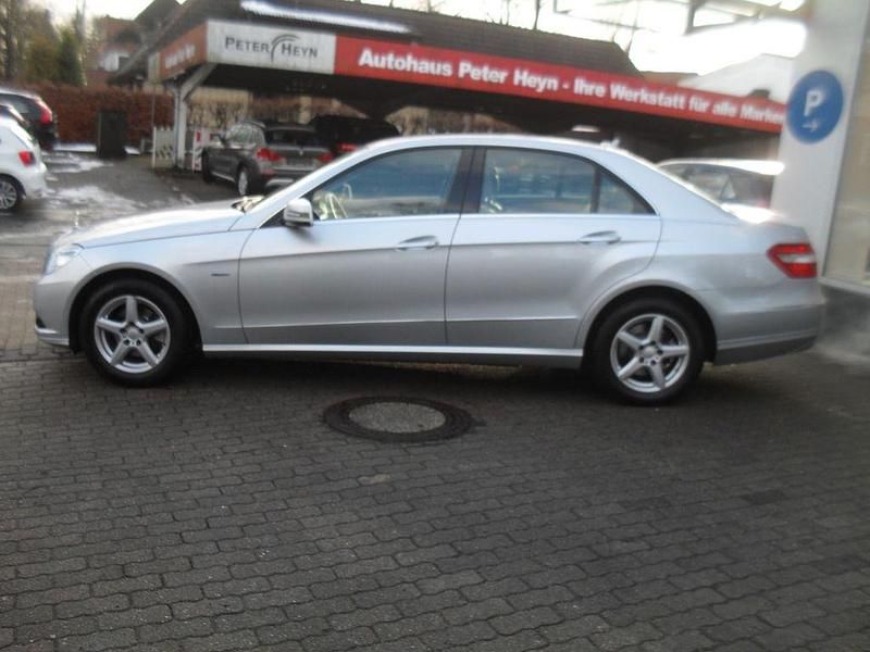 Gebraucht Mercedes E200 184 PS (135 kW) 2009 Silber Limousine