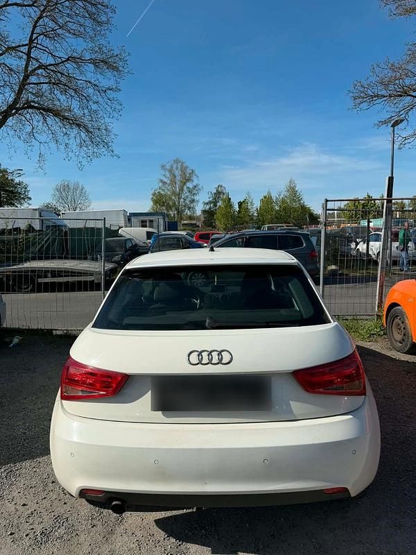 Gebraucht Audi A1 85 PS (62 kW) 2011 Weiß Kleinwagen
