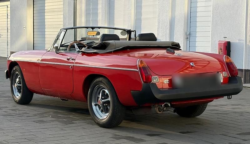 Second-hand MG B 95 CP (69 kW) 1977 Roșu Cabrio
