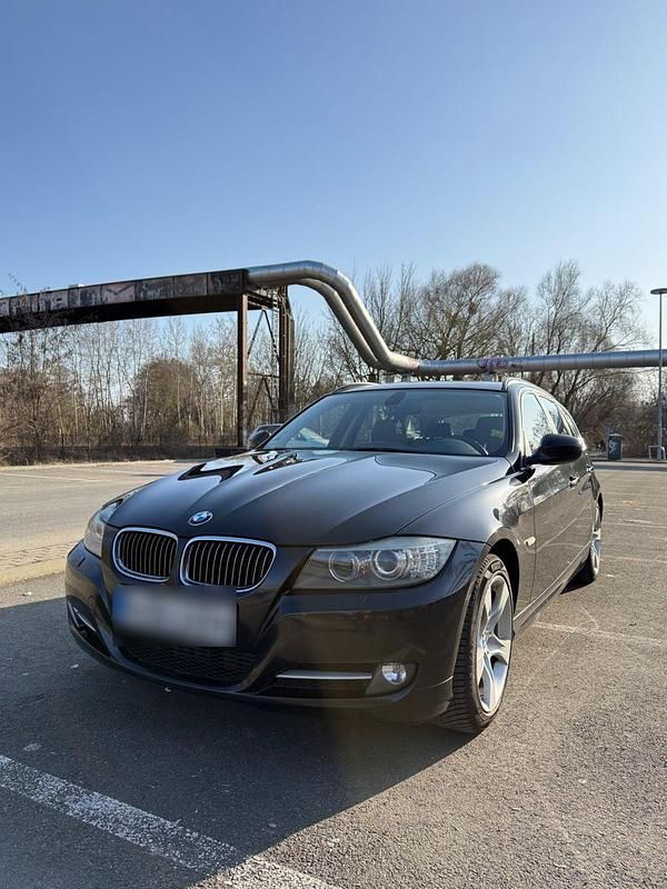 Gebraucht BMW 320 Exclusive 184 PS (135 kW) 2011 Schwarz Kombi