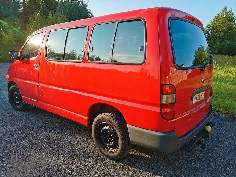Gebraucht Toyota HiAce 143 PS (105 kW) 2000 Rot Van