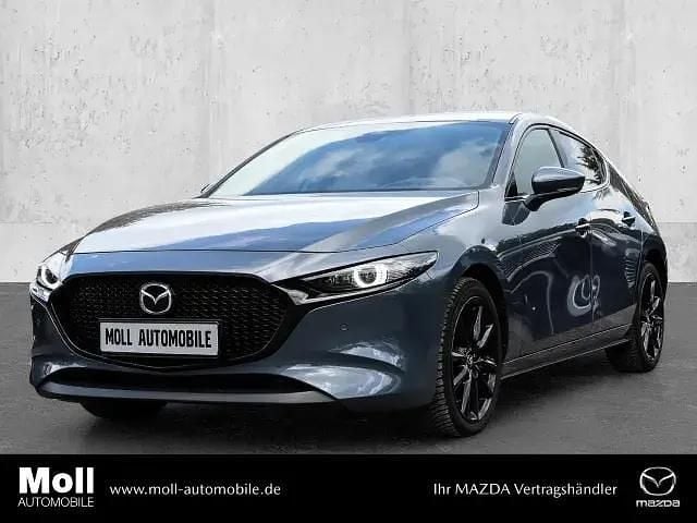 Grau polymetal gray metallic Gebraucht 2022 Mazda 3 Selection Limousine | 23.980 € (Fairer Preis) - Bild 1/4