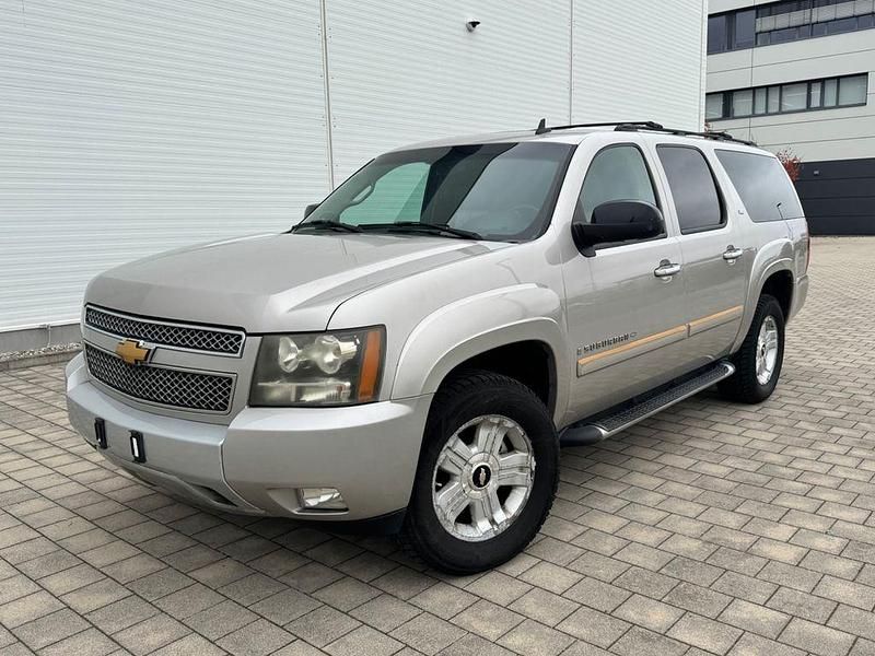 Grau Gebraucht 2008 Chevrolet Suburban LT SUV | 14.900 € - Bild 1/4