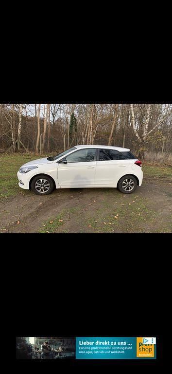 Gebraucht Hyundai i20 Passion 101 PS (74 kW) 2018 Weiß Limousine