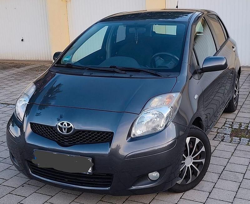 Grau Gebraucht 2011 Toyota Yaris Executive Limousine | 3.500 € (Guter Preis) - Bild 1/4