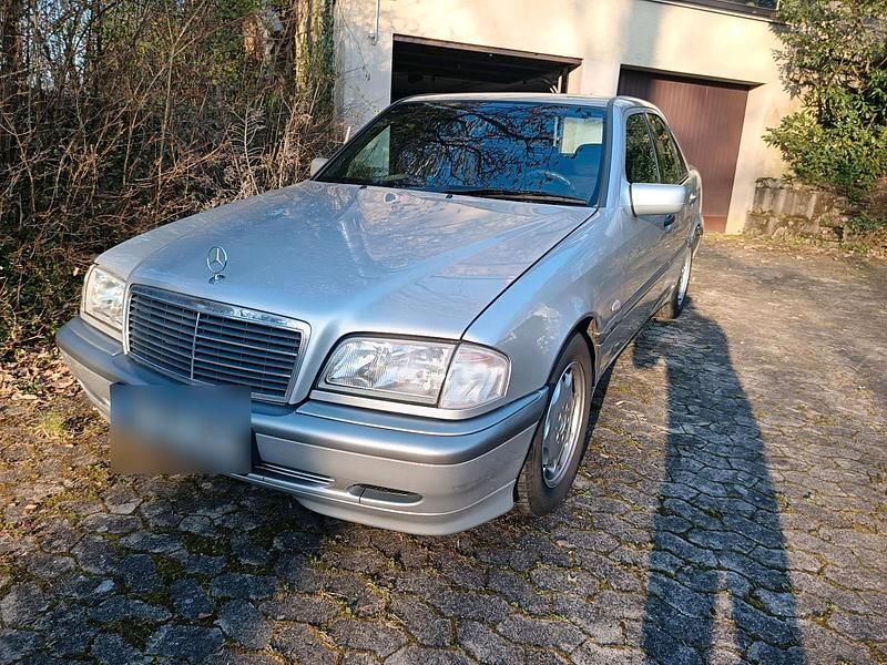 Gebraucht Mercedes C180 122 PS (89 kW) 1997 Silber Limousine