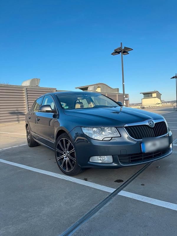 Gebraucht Skoda Superb 170 PS (125 kW) 2009 Grau Limousine