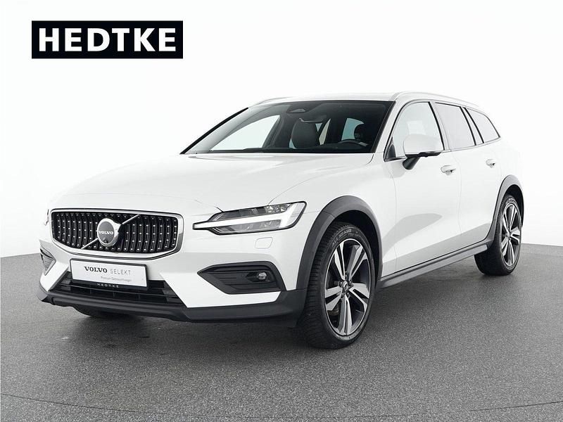 Weiß Gebraucht 2023 Volvo V60 CC Ultimate Kombi | 46.990 € - Bild 1/4