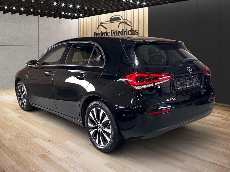 Gebraucht Mercedes A250 160 PS (117 kW) 2021 Schwarz Limousine