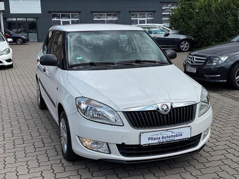 Weiß Gebraucht 2014 Skoda Fabia Cool Edition Limousine | 4.999 € (Superpreis) - Bild 1/4