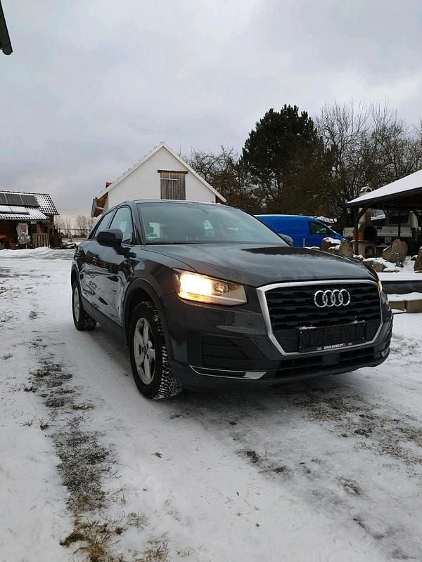 Grau Gebraucht 2017 Audi Q2 SUV | 14.700 € (Superpreis) - Bild 1/4