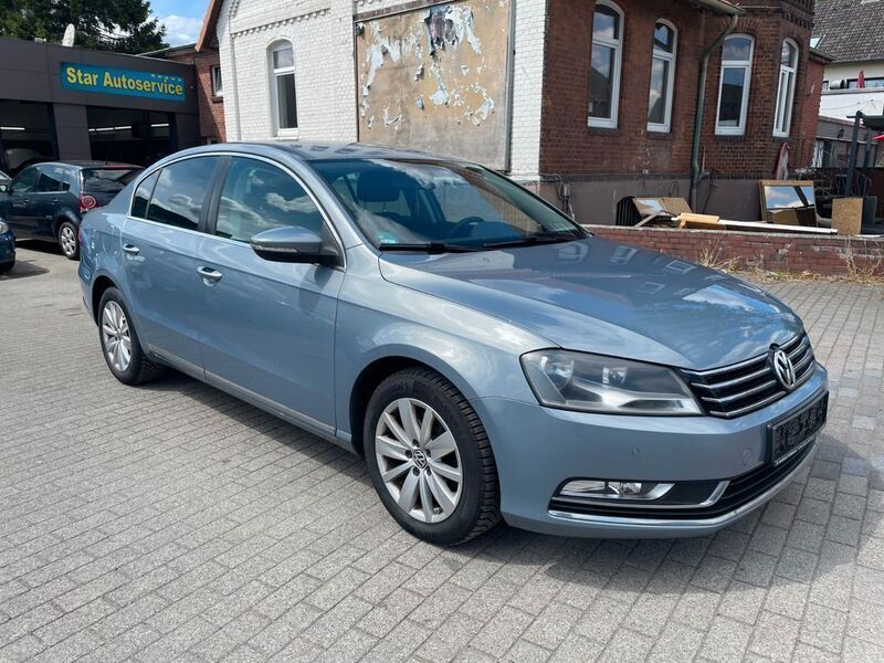 Grau Gebraucht 2011 VW Passat Comfortline Limousine | 9.290 € (Etwas zu teuer) - Bild 1/4