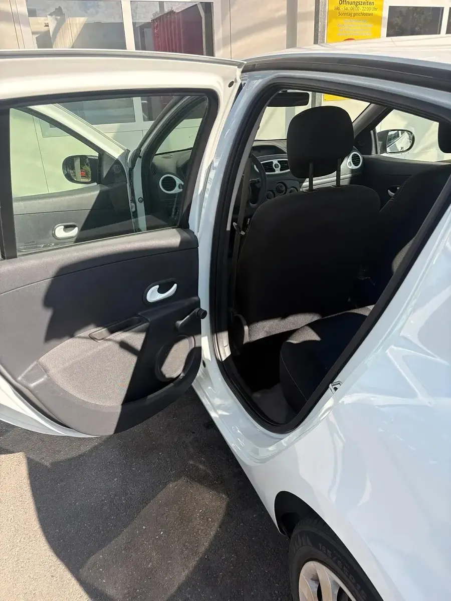 Gebraucht Renault Clio 75 PS (55 kW) 2013 Weiß Kleinwagen