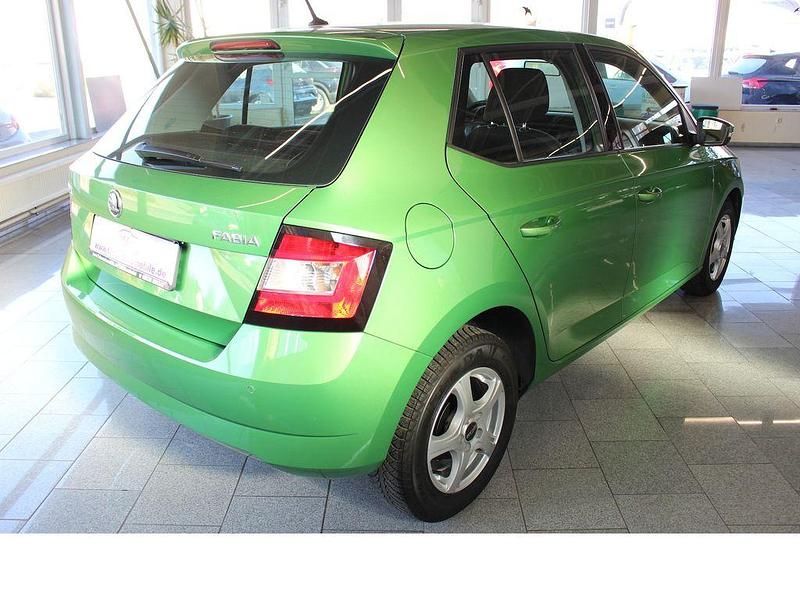 Gebraucht Skoda Fabia Active 75 PS (55 kW) 2015 Grün Limousine