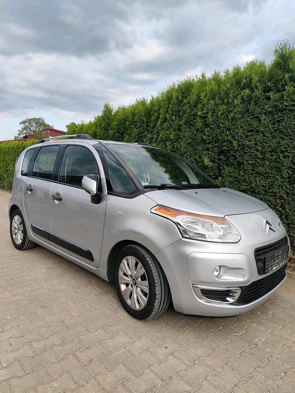 Silber Gebraucht 2012 Citroën C3 Picasso Van / Kleinbus | 4.499 € (Fairer Preis) - Bild 1/4
