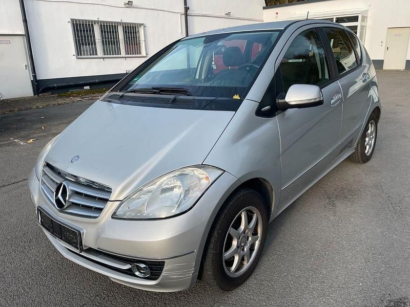 Silber Gebraucht 2009 Mercedes A170 Avantgarde Limousine | 2.800 € (Superpreis) - Bild 1/4