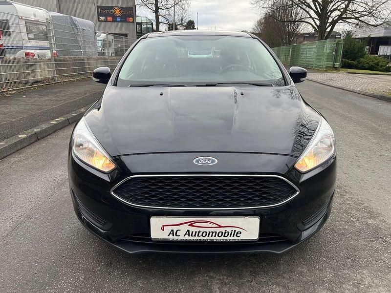 Gebraucht Ford Focus Trend 125 PS (91 kW) 2015 Schwarz Limousine