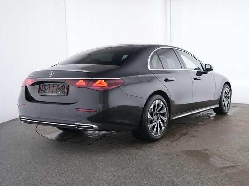 Gebraucht Mercedes E300 Premium 313 PS (230 kW) 2024 Schwarzlack obsidianschwarz (metallic) Limousine