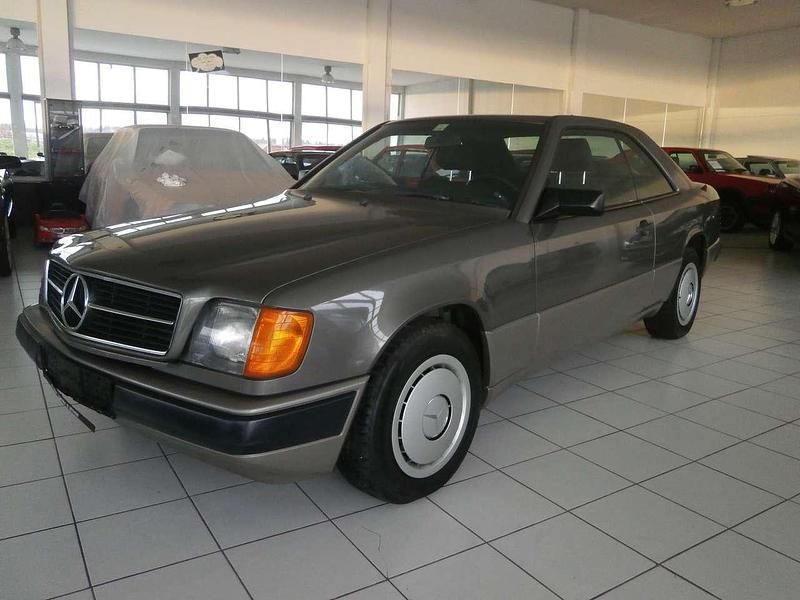 Gebraucht Mercedes 230 132 PS (97 kW) 1988 Grau Coupé