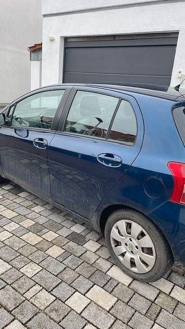 Blau Gebraucht 2006 Toyota Yaris Cool Limousine | 1.800 € (Guter Preis) - Bild 1/3