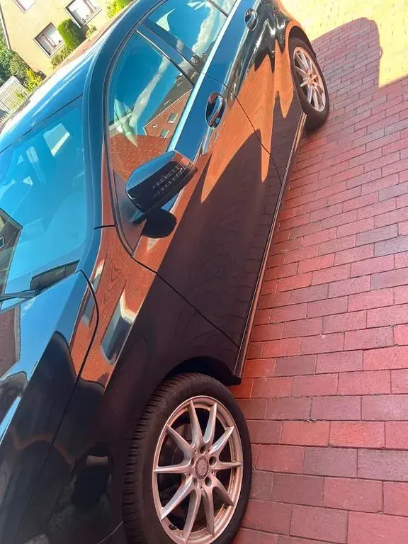 Gebraucht Mercedes A180 109 PS (80 kW) 2014 Schwarz Kleinwagen