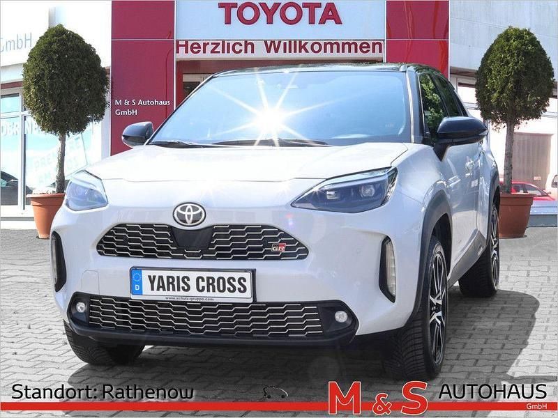Grau Gebraucht 2023 Toyota Yaris Cross Sport SUV | 25.990 € (Fairer Preis) - Bild 1/2
