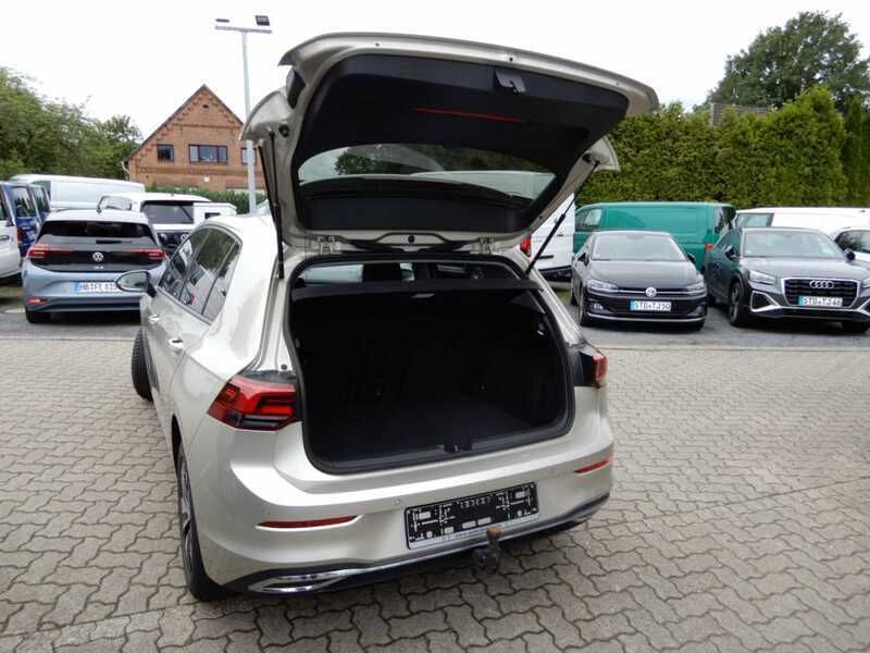 Gebraucht VW Golf VIII Move 110 PS (80 kW) 2023 Silber Kleinwagen