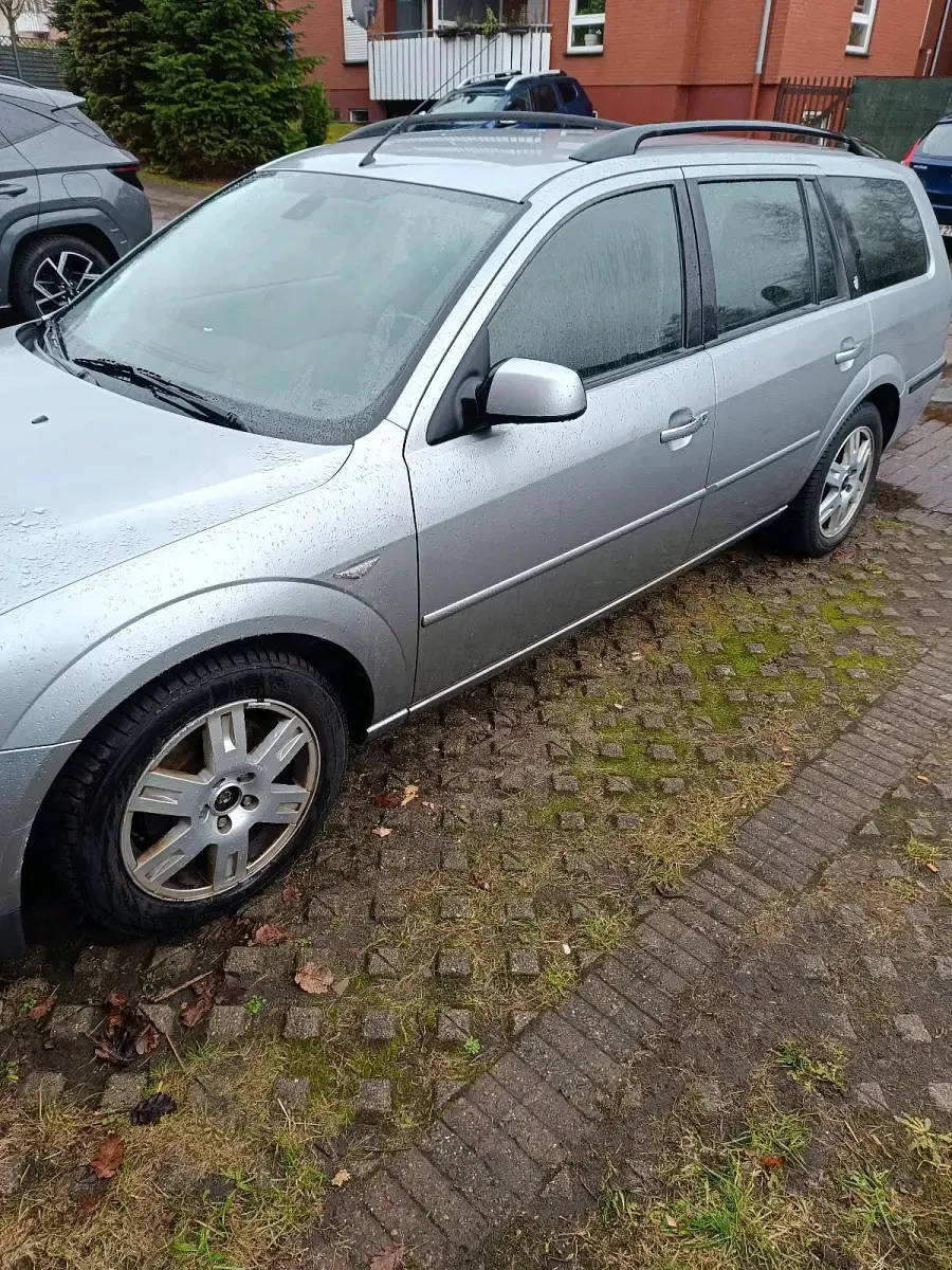 Gebraucht Ford Mondeo 125 PS (91 kW) 2004 Silber Kombi