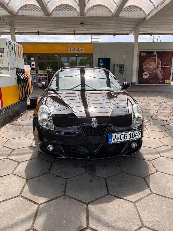 Schwarz Gebraucht 2015 Alfa Romeo Giulietta Turismo Limousine | 6.600 € (Fairer Preis) - Bild 1/4