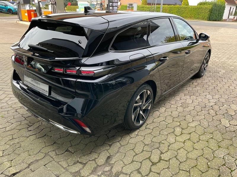Gebraucht Peugeot 308 SW Allure 131 PS (96 kW) 2023 Schwarz Kombi