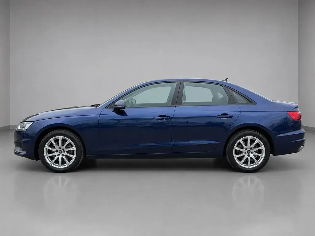 Gebraucht Audi A4 Sport 163 PS (119 kW) 2022 Blau Limousine