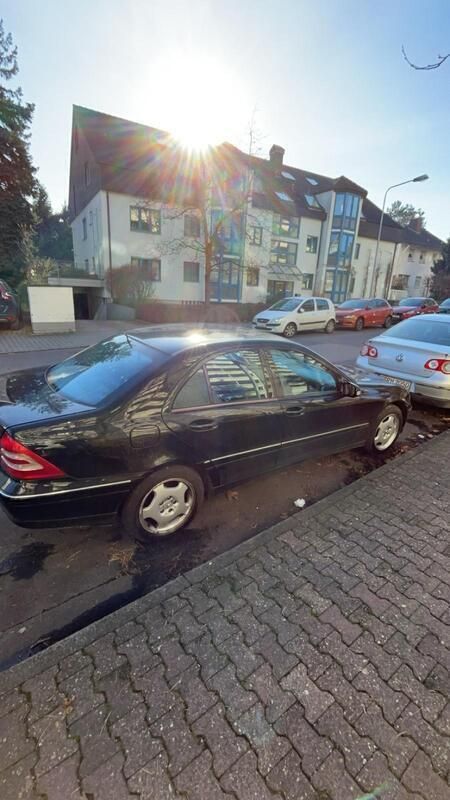 Schwarz Gebraucht 2004 Mercedes C240 Limousine | 2.000 € (Superpreis) - Bild 1/4